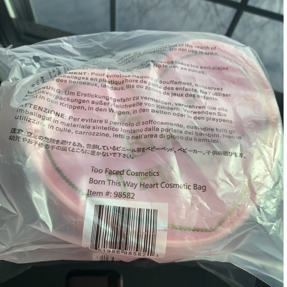 🎉HP! ✨3/$30 💞 Too Faced Born This Way Heart Makeup Bag - Picture 9 of 9